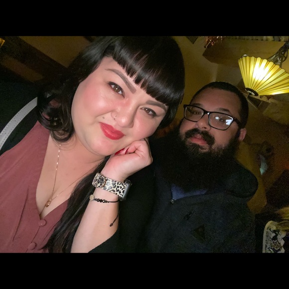 Meet your Posher, Cindy - Picture 2 of 3